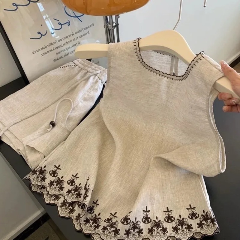 Einfacher alter Geldstil aus B – Embroidery Uniform Bewertung und Preis