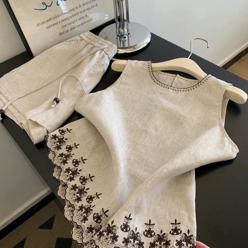 Einfacher alter Geldstil aus B – Embroidery Uniform Bewertung und Preis